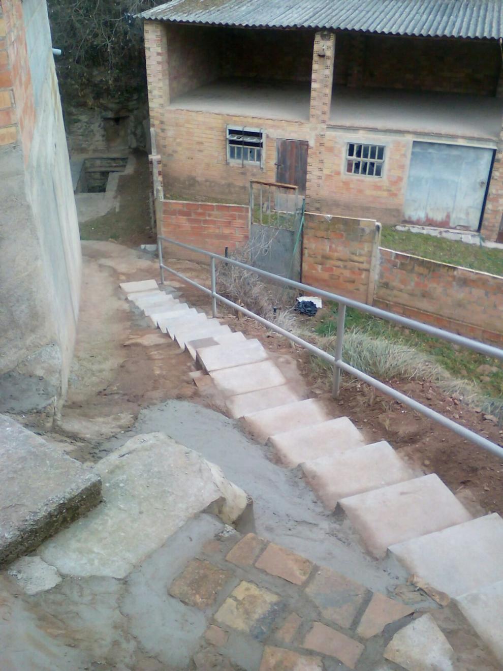 Construcció d'una escala per accedir a la Font Vella
