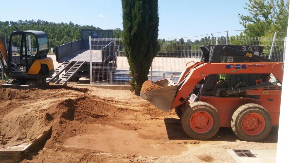 S'han iniciat les obres d'instal.lació de la pèrgola fotovoltaica a l'Escola Terra Nostra