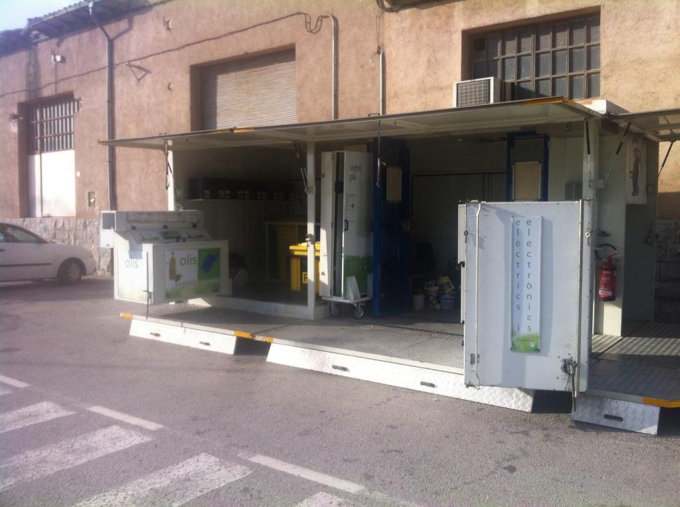 La deixalleria mòbil està instal·lada a l'aparcament de sota 