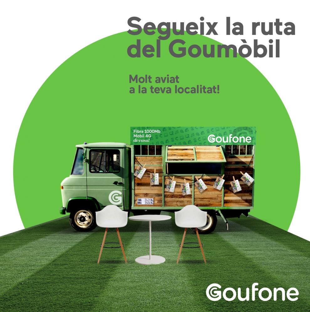 Visita del Goumòbil a Olost per tal d'adequar les targetes dels telèfons mòbils dels usuaris de Goufone