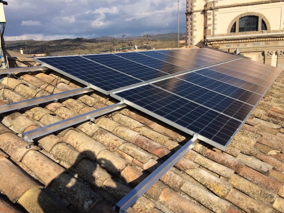 S'han iniciat els treballs de la instal·lació solar fotovoltaica d'autoconsum a l'edifici de l'Ajuntament