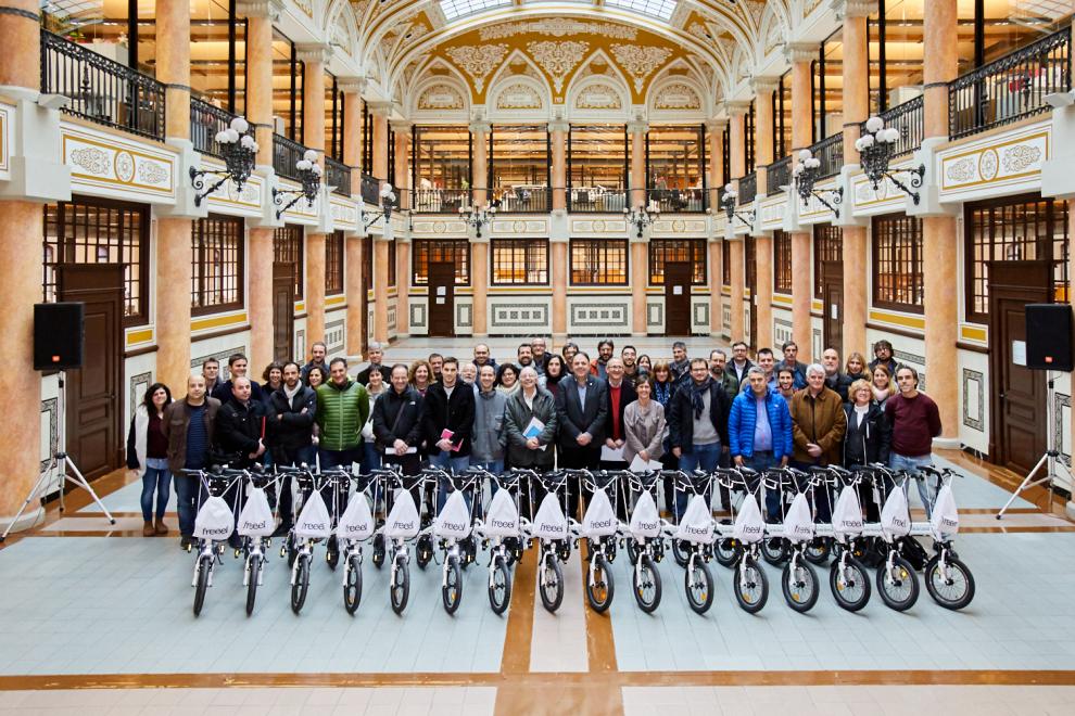 La Diputació de Barcelona ha lliurat una bicicleta elèctrica pels Serveis Municipals