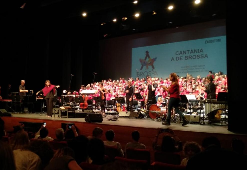 Els alumnes de 5è i 6è de l'Escola Terra Nostra van participar en la Cantània 2019 al Teatre Atlàntida de Vic