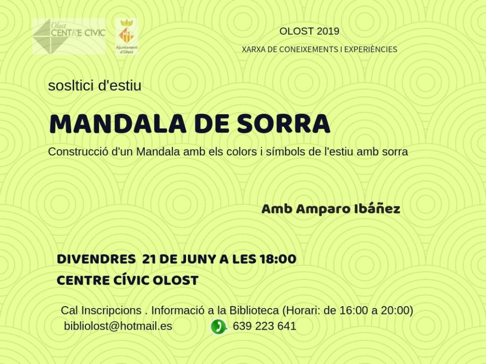 Mandala de sorra amb els colors i símbols de l'estiu al Centre Cívic