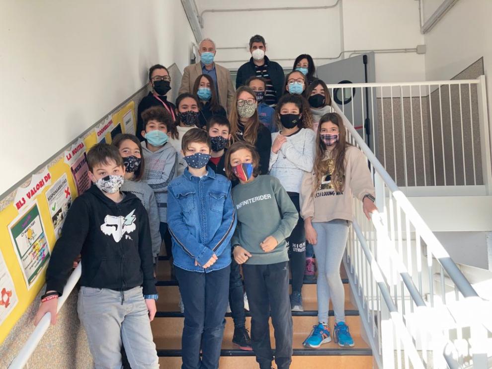 Els alumnes de 5è i 6è de l'Escola Terra Nostra d'Olost donen a conèixer la cooperativa Ecoart