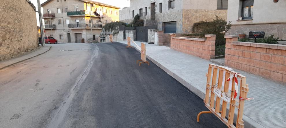 Finalitza la primera fase de les obres de millora de les voreres i asfaltat de carrers a Santa Creu de Jutglar