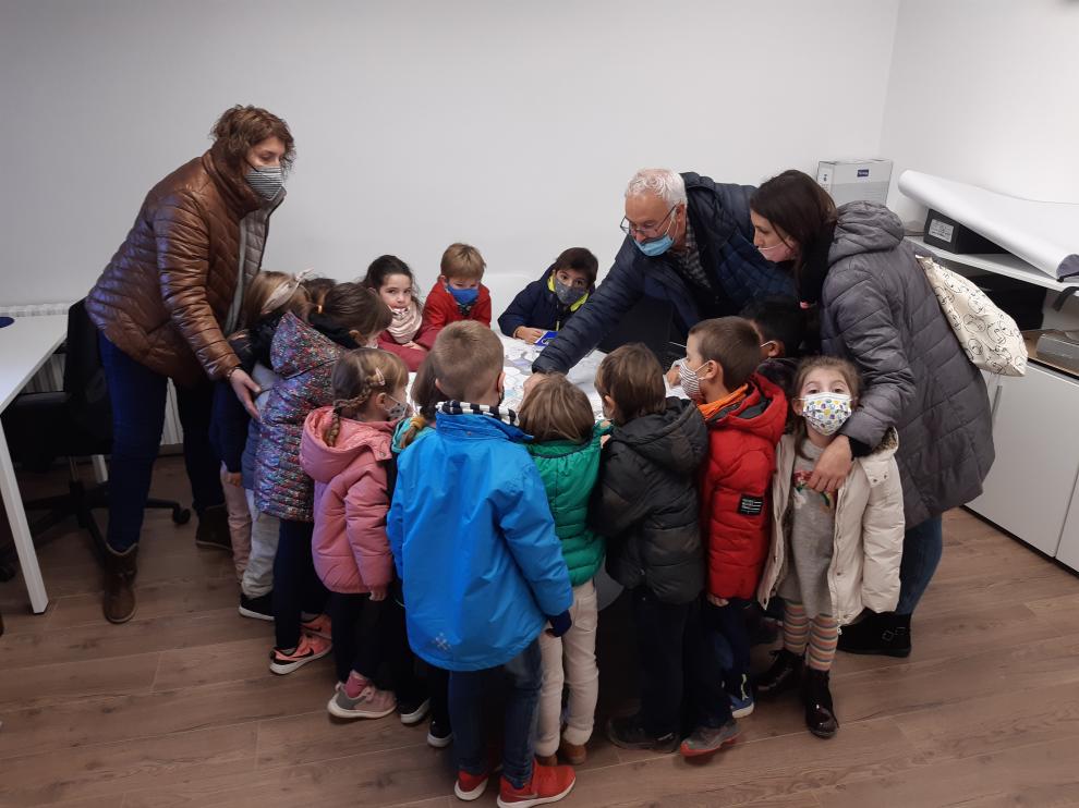 Els nens i nenes de P4 i P5 de l'Escola Terra Nostra visiten l'Ajuntament