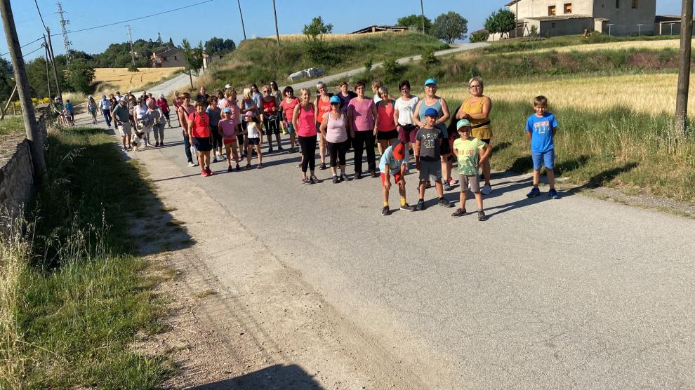 Alta participació a la Caminada Intergeneracional d'Olost
