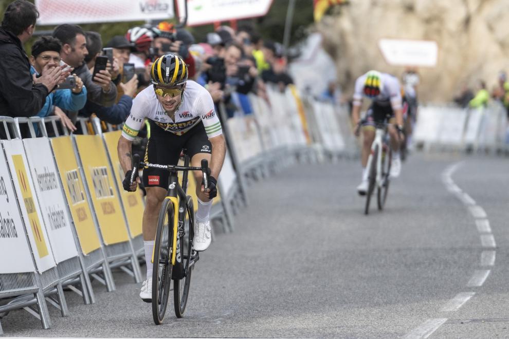 Primoz Roglic conquereix Lo Port i és més líder