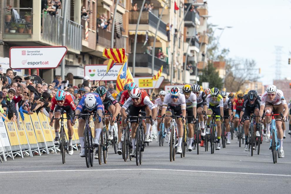 Kaden Groves repeteix triomf a Molins de Rei després d’un nou duel Roglic-Evenepoel