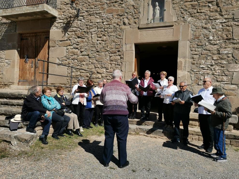 Sant Adjutori es va tornar a omplir de Caramelles i sardanes el Dilluns de Pasqua