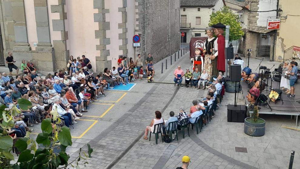 Fantàstica acollida en totes les activitats de la presentació del llibre Viure a Olost i Santa Creu, passat i present