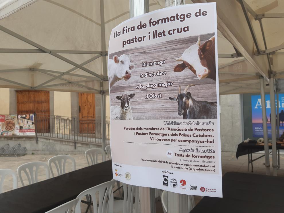 Formatges artesans, vins i cultura popular, a la Fira de Formatge de Pastor i Llet Crua d’Olost
